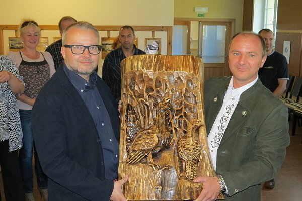 vyrezany tetrev darek od spravy np