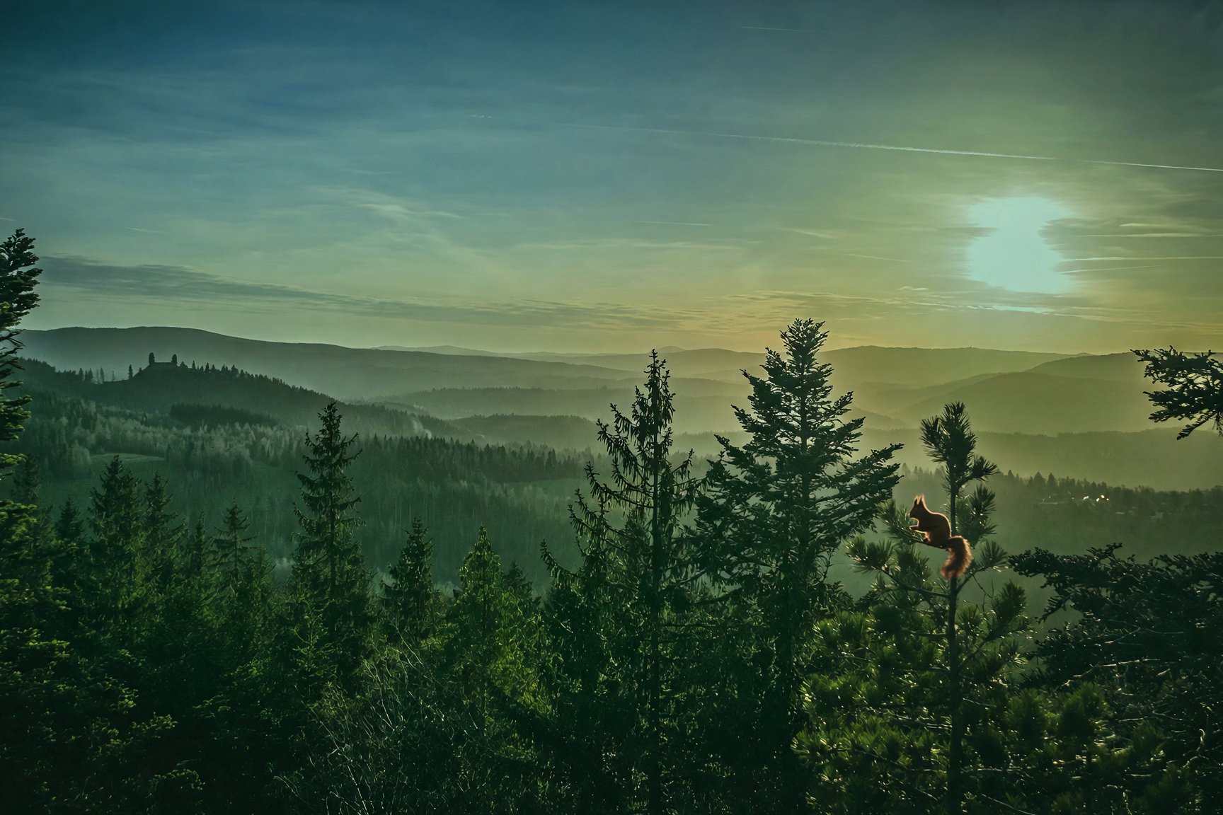 Šumava — výhled na Kašperk při západu slunce