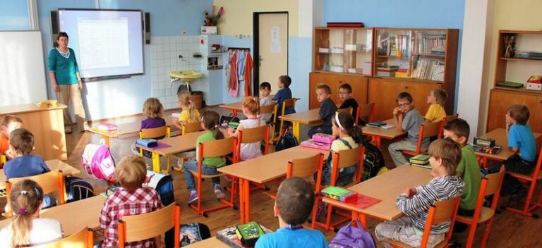 Omezení provozu škol na Klatovsku