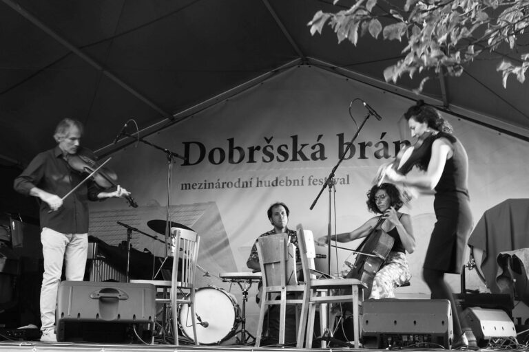 Miniatury: Dobršská brána