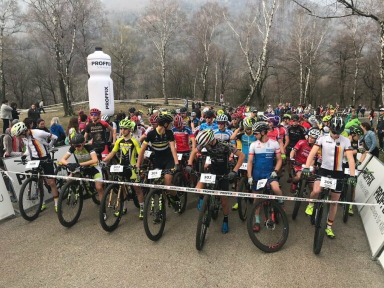 Závodní jaro týmu České spořitelny Specialized Junior