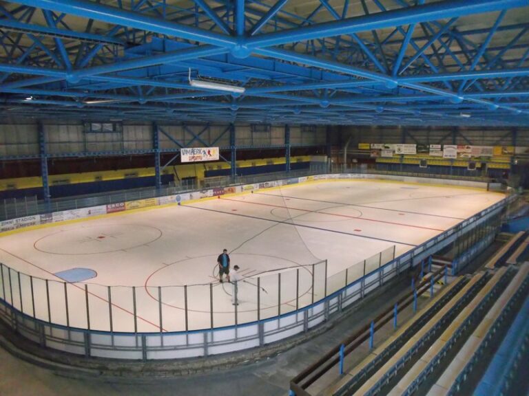 Zimní stadion ve Vimperku má moderní ledovou plochu