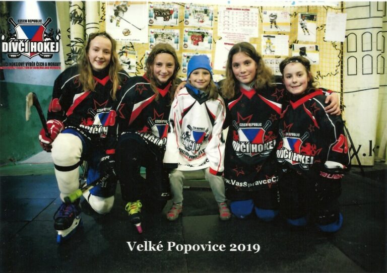 Děvčata z HC Vimperk na turnaji v dívčím hokeji