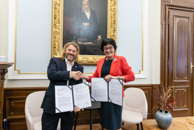 Park podepsal memorandum s Akademií věd