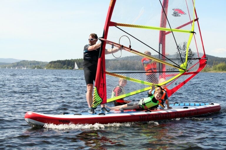 Lipno se začíná plnit sportovci i turisty