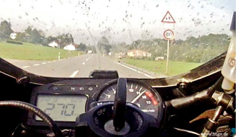 Rychlost 280 km/h : Motorkářka na cestách