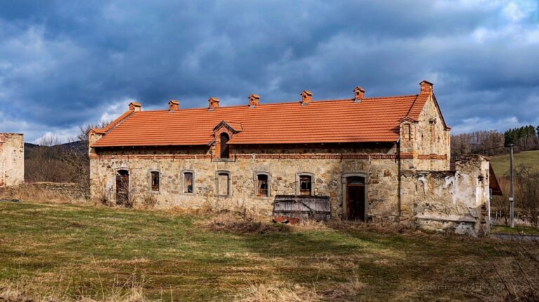 Tvrz Smrčná