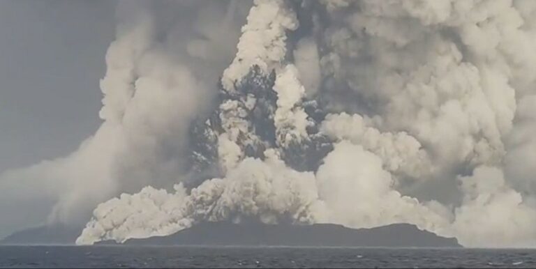 Erupci sopky v Tichomoří zaznanenaly i šumavské stanice