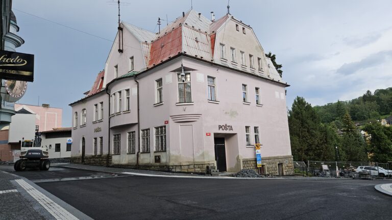 Re: Májovka u pošty