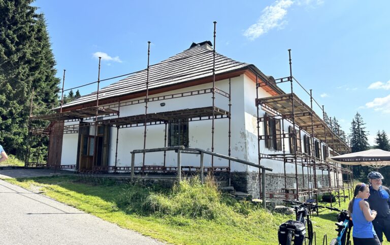 Oprava střechy na Březníku