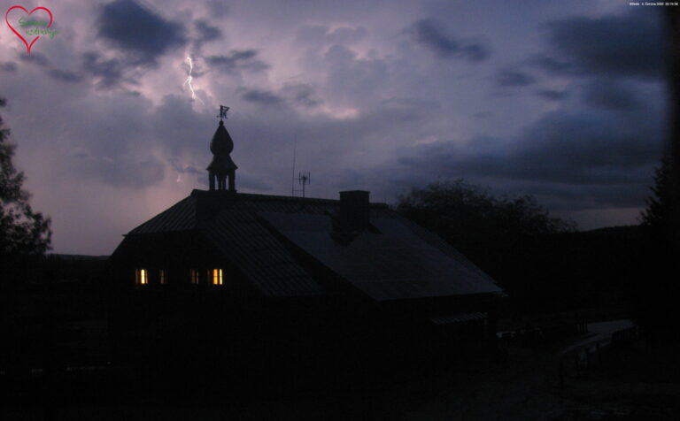 Bouřlivá noc nad Šumavou