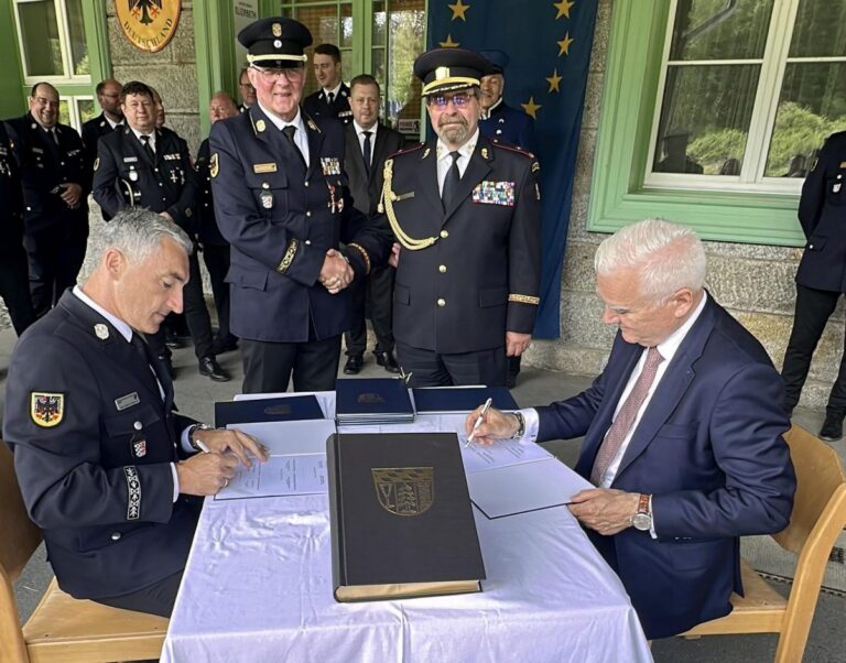 „Píše se historie“ : Nouzové situace už neznají hranice