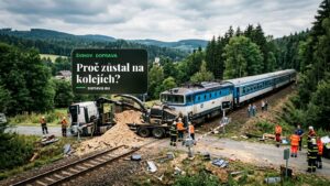 Rychlík z Klatov na Plzeň narazil ve Švihově do vleku štěpkovače