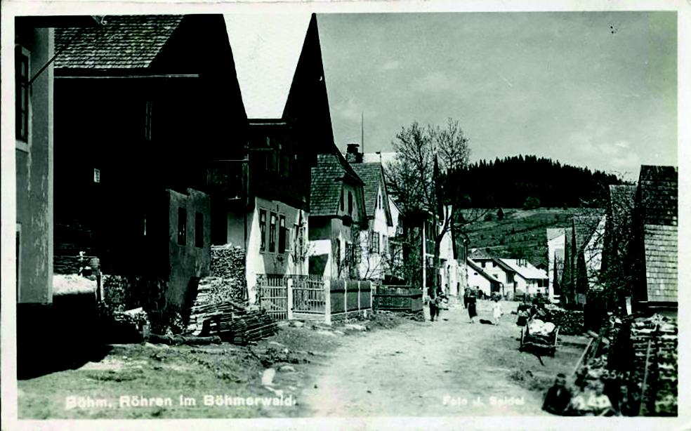České Žleby v době, kdy byl střed obce ještě nedotčený.