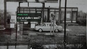 Benzinová pumpa ve Vimperku v roce 1978, u stojanu stojí osobní auto Škoda